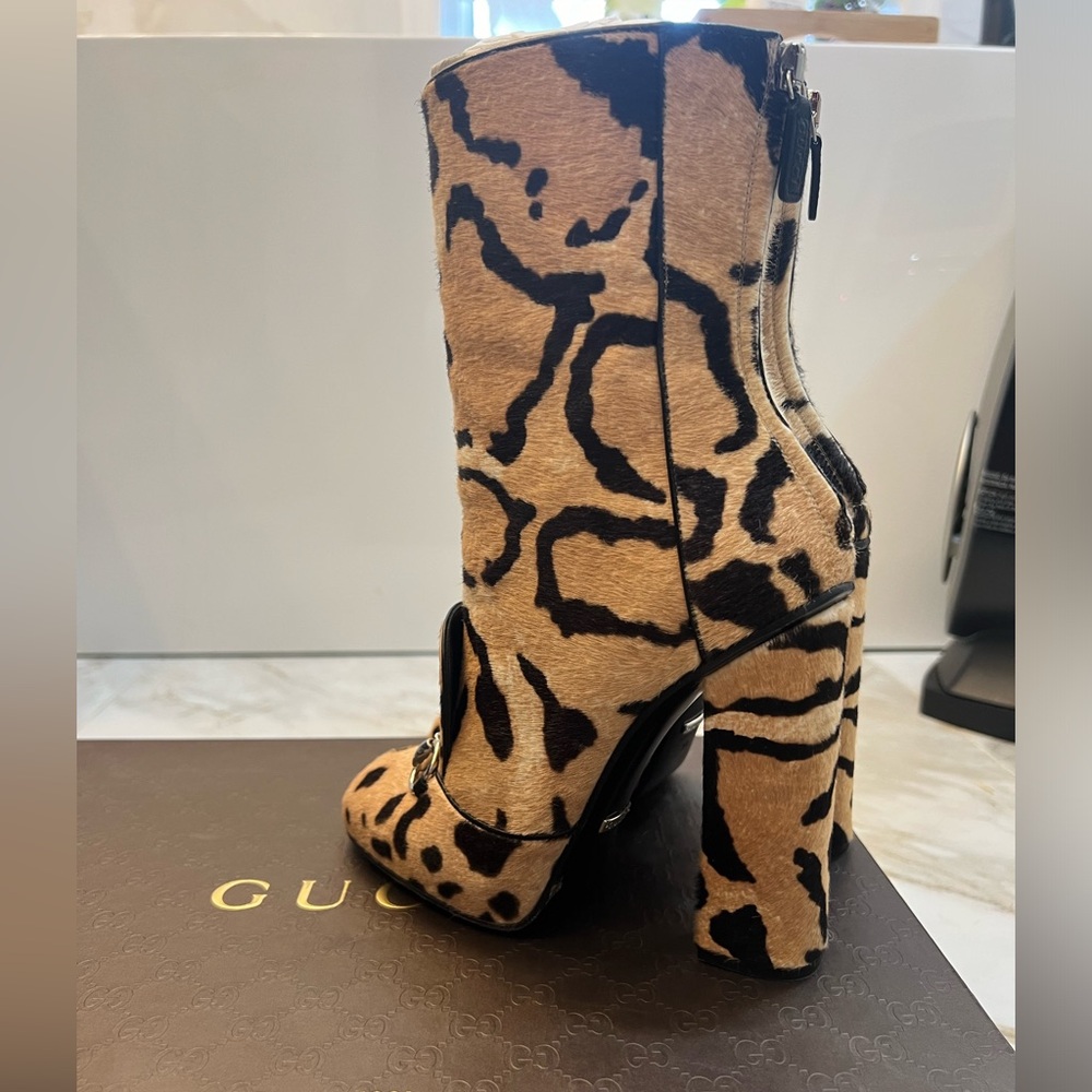 AUTH GUCCI Horsebit Pony Hair Leopard Animal Print  Ankle Boots - Tan/Black 38